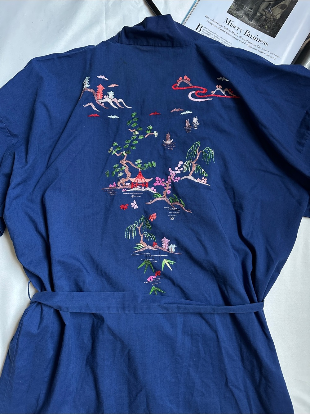 3/50$Embroidered Navy Kimono Robe / Vintage Robe - Picture 3 of 13